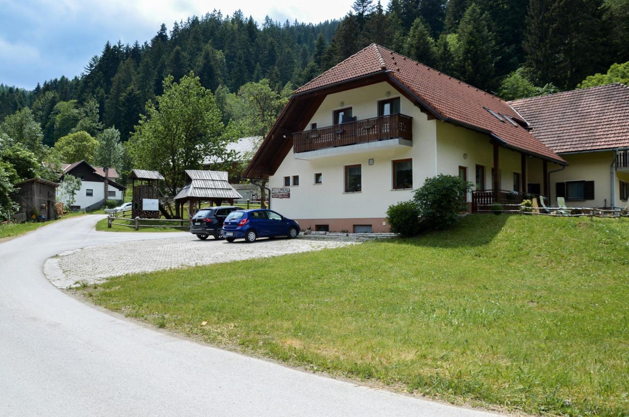 Farm Stay Loger Ljubno エクステリア 写真